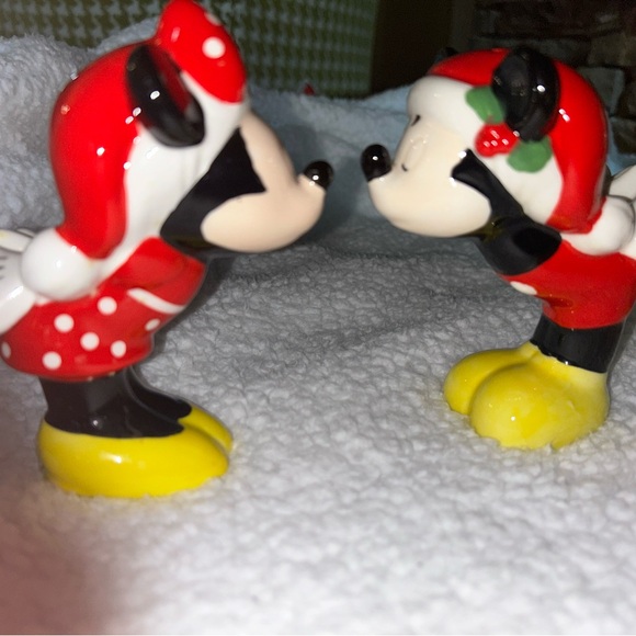 BUNDLE Mickey & Minnie Winter Kitchen Items - Picture 2 of 12